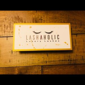 Lashaholic Luxury Lashes 🖤